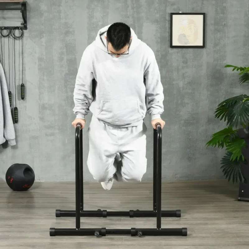Dips barres parallèles en usage, exercice de dips en salle — WO-Calisthenics