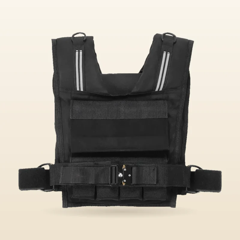 Gilet lesté réglable 15,5 kg IronBlock seul, vu de face sur fond crème : nylon 1000D noir, panneau avant à velcro, ceinture à boucle métallique, deux bandes réfléchissantes verticales par bretelle, anneaux en D — WO-Calisthenics