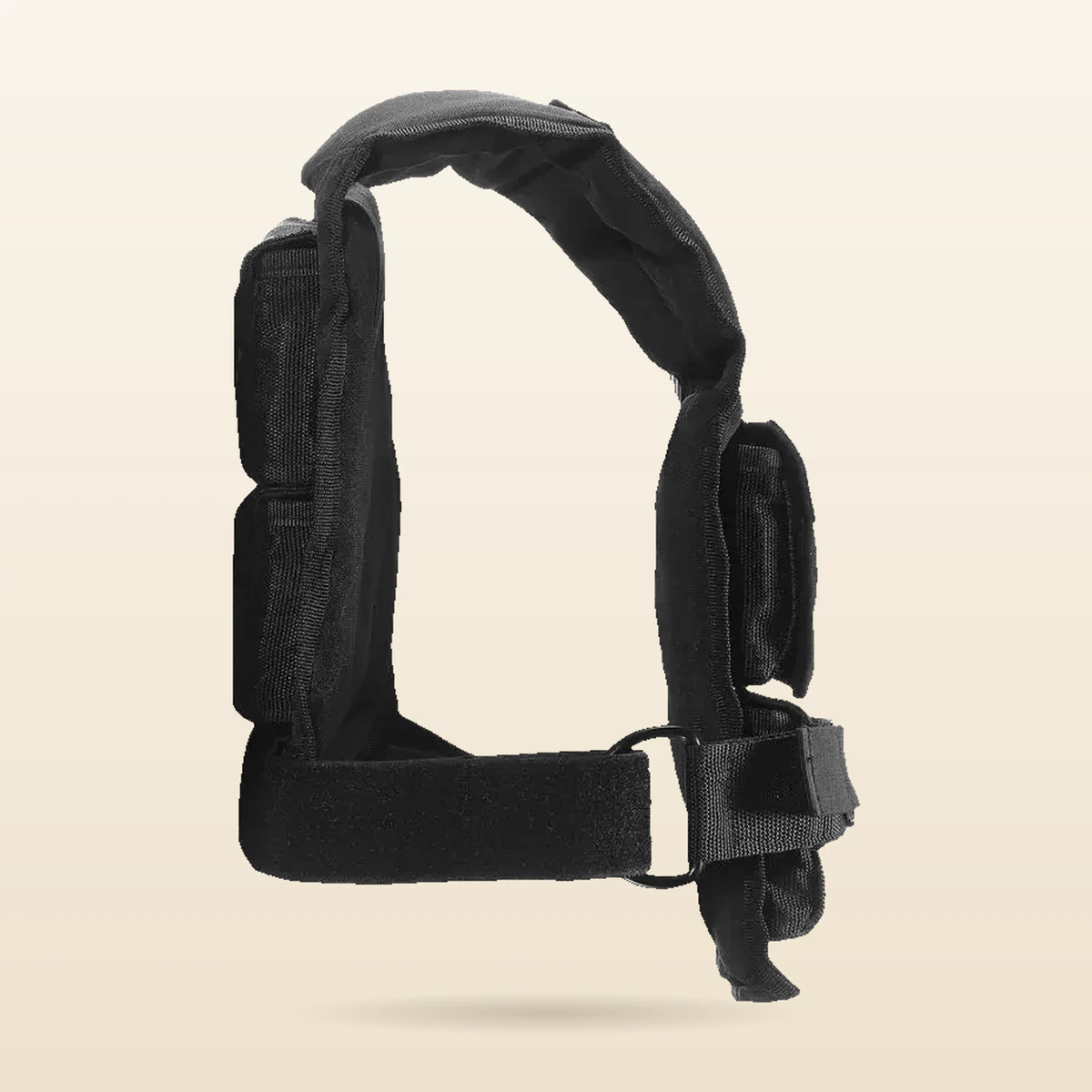 gilet lesté réglable 2 | WO-Calisthenics Gilet lesté réglable 15,5 kg IronBlock vu de profil sur fond crème : épaisseur des poches de blocs avant et arrière, bretelle rembourrée, ceinture velcro passée dans l’anneau — WO-Calisthenics